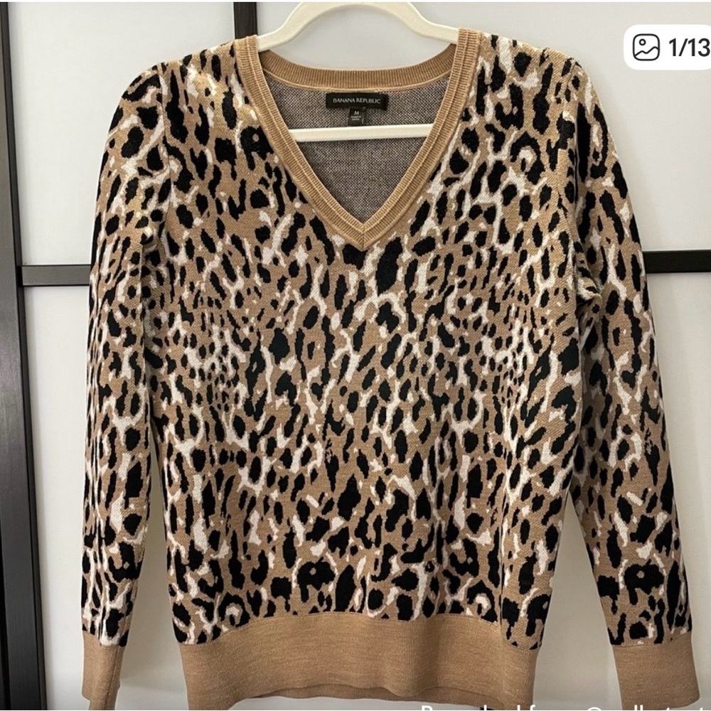 Banana Republic leopard/cheetah Merino Wool sweater. Trendy/chic! Size small